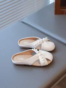 2026 Summer New Girls Princess Style Sweet Lace Hollow Pearl Bow Sandals, Made Of Artificial Leather And Lace, Breathable And Comfortable, Easy To Wear And Take Off. Essential Item For Daily Wear, School Parties And Summer Outings. This Sandal Is Fashionable And Versatile, Ideal Choice For Children's Princess Shoes. Soft Sole Won't Rub Feet. Also An Ideal Gift Choice For Holidays. - Beige - View 3