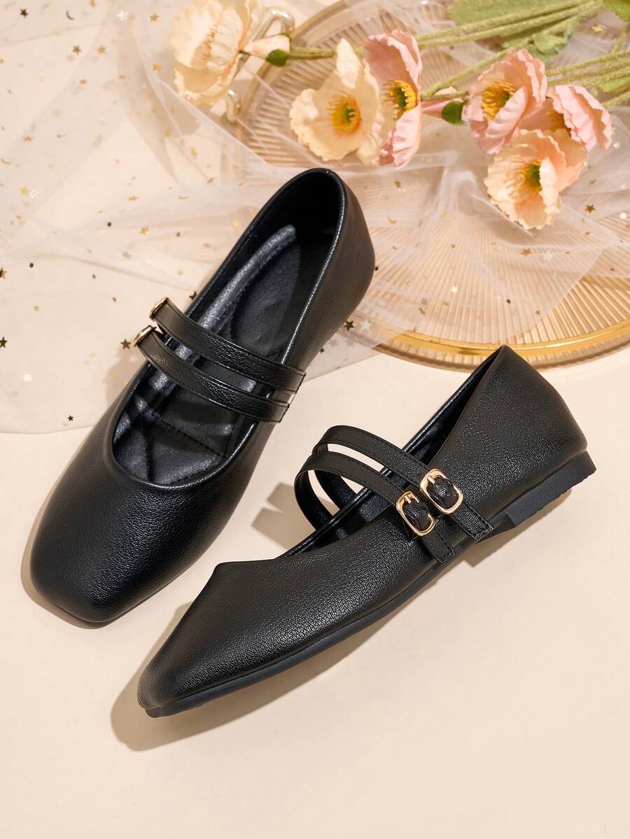 Chaussures vintage de style "Babies" en France, bout carré enrobé noir, boucle métallique sur la bride, élégantes et polyvalentes, semelle souple, mode et confort pour un port toute la journée en été, chaussures plates pour femmes, neuves, simples, style décontracté Glissant, double bride brillante avec boucle, convient pour les cadeaux de la Saint-Valentin, de la Fête des Mères, mariages, fêtes, tenue de bureau (la taille est petite, les chaussures sont étroites, il est recommandé de commander une taille au-dessus) - Noir - Voir 1