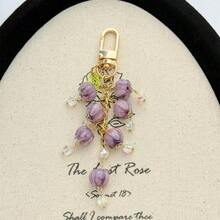 Móc khóa hình hoa linh lan bằng thủy tinh tinh tế, kiểu dáng tối giản, nữ tính, đính ngọc trai, mặt dây chuyền chữ cái ngẫu nhiên, phụ kiện túi xách cho học sinh/bạn bè. - Móc khóa dây ngọc trai - Xem 7