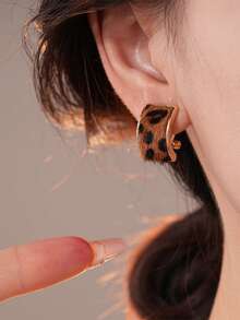 Women Hoop Earrings - Brown - View 3