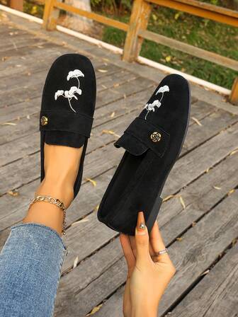 2026 Mocassins Casuais de Estilo Britânico em Cor Sólida para Mulheres, Design Slip-On, Simples Porém na Moda, Plano e Confortável, Versátil e Elegante, Adequado para Vestidos ou Calças, Sola e Parte Superior Macias, Ideal para Estudantes e Trabalhadores de Escritório, Adequado para Todas as Estações