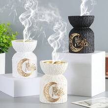 这款简约圆形树脂香炉散发着波西米亚风情，饰有月亮图案和阿拉伯书法。它既是香炉，又是精油扩香器，还是一件精美的桌面装饰品，是客厅、卧室、瑜伽室和冥想空间的理想之选。 - 彩色 - 查看 7