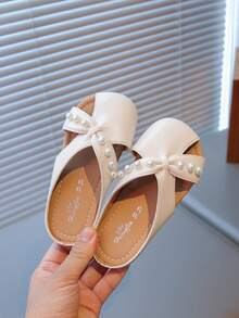2026 Summer New Girls Princess Style Sweet Lace Hollow Pearl Bow Sandals, Made Of Artificial Leather And Lace, Breathable And Comfortable, Easy To Wear And Take Off. Essential Item For Daily Wear, School Parties And Summer Outings. This Sandal Is Fashionable And Versatile, Ideal Choice For Children's Princess Shoes. Soft Sole Won't Rub Feet. Also An Ideal Gift Choice For Holidays. - Beige - View 1