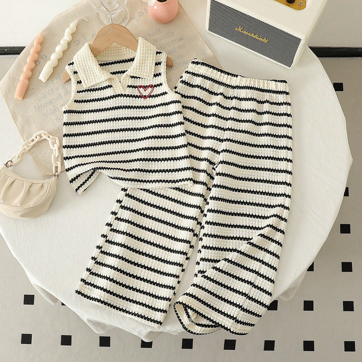 Conjunto de 2 piezas para niñas de 4 a 7 años, chaleco de manga larga con cuello y bordado de corazón a rayas de punto + pantalones rectos y suelto