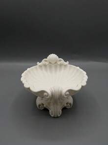 1个3D打印贝壳形首饰托盘，线条优雅流畅，饰以海洋元素，经典柔和的设计可完美收纳您的戒指、耳环和小饰品，为您的梳妆台增添一抹海岸风情。 - 彩色 - 查看 3