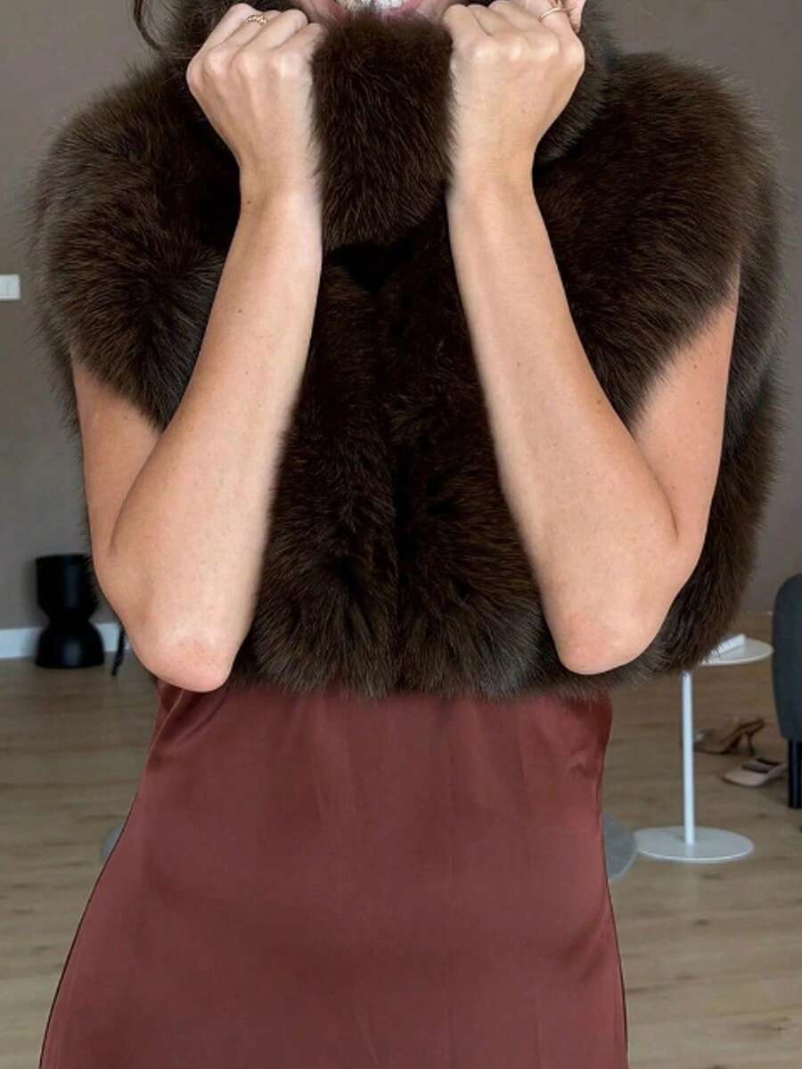 Áo tank top nữ thời trang cổ cao, chất liệu flanel mềm mại, không co giãn, dáng dài vừa phải, màu nâu.