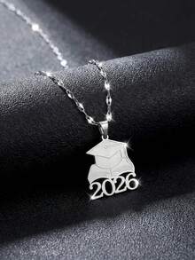 1 pieza Colgante de gorra de graduación mate plateada, modelo 2026, material de acero inoxidable, adecuado para niños, niñas, compañeros de clase, amigos, regalo de graduación y regreso a la escuela - Plateado - Ver 4