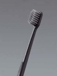 这款优质便携式独立包装的日常必备牙刷，采用柔软刷毛，适合家庭使用。这款超软牙刷专为敏感牙齿设计。超细刷毛可深入清洁牙缝和敏感牙龈，消除牙菌斑引起的口臭，保持口气清新。