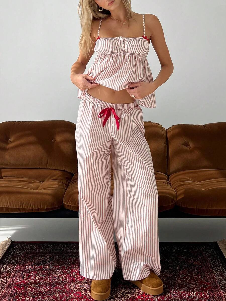 Bộ 2 món gồm áo hai dây gợi cảm có cúc cài và quần ống rộng, phong cách sinh viên năng động, hàng mới về mùa xuân/hè. - Màu be - Xem 1