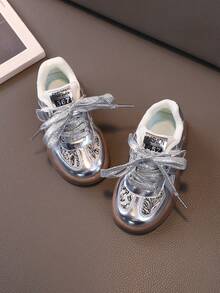 一双儿童运动鞋，采用 PU 大防滑鞋底和 - 銀色 - 查看 11