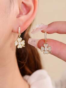 1 Đôi bông tai hình hoa thời trang và thanh lịch, mạ vàng 18K đính đá Cubic Zirconia, tinh tế và sáng bóng, phù hợp cho phụ nữ đeo hàng ngày, dự đám cưới, tiệc tùng, làm quà tặng kỷ niệm, cũng rất tuyệt vời làm quà Giáng sinh mùa đông. - bông tai - Xem 8