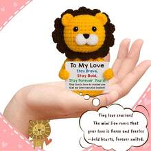 1件可爱的钩针小狮子和一张真挚的留言卡，表达你最深切的情感：“致我的爱人，勇敢无畏，永远守护你！小狮子在这里提醒你，我的爱将发出最响亮的咆哮！” - 彩色 - 查看 5