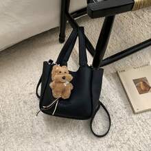 Bolso de hombro pequeño para mujer estilo retro en cuero encerado con diseño de cubo y correa cruzada elegante y moderna - Negro con colgante - Ver 4