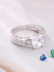 1枚女士优雅闪亮精准单圆合成锆石永恒戒指，镂空设计，适合圣诞节、母亲节、情人节、生日、订婚、结婚、周年纪念日等场合。