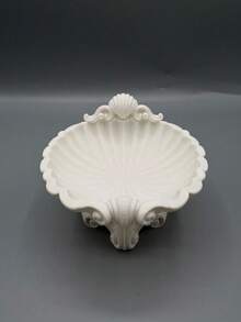 1个3D打印贝壳形首饰托盘，线条优雅流畅，饰以海洋元素，经典柔和的设计可完美收纳您的戒指、耳环和小饰品，为您的梳妆台增添一抹海岸风情。 - 彩色 - 查看 2