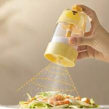 1pc Bear Shaped Adjustable Salt Dispenser, Airtight Seasoning Container, Kitchen Spice Jar - Multicolor - View 5