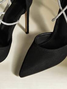 Sepatu hak tinggi wanita model stiletto dengan ujung runcing, desain slip-on, detail berlian imitasi, tali, warna hitam, seksi dan modis untuk pesta. - Hitam - View 5