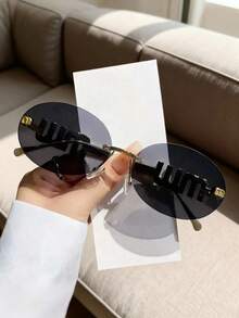 一副复古椭圆形金属框女士时尚眼镜，轻便舒适。适合热带海滩度假、休闲出行、驾车、钓鱼、旅行、购物、户外运动、观光、露营、徒步等场合，防眩光。附赠眼镜布，设计师品牌奢华时尚眼镜。 - 彩色 - 查看 1