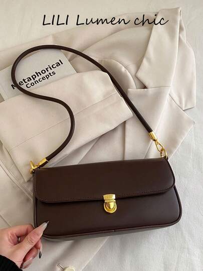 Este es un bolso de hombro elegante para niñas de color café en PU. Presenta una forma cuadrada con una solapa y hebilla de hardware, un asa superior única para un fácil transporte y un diseño versátil. El nuevo modelo se puede usar en el hombro o llevar en la mano. Por dentro, puede contener artículos como lápiz labial, llaves y cosméticos. Es adecuado para niñas para ir al trabajo, salir, ir de compras, ir a una cita o cualquier actividad diaria.