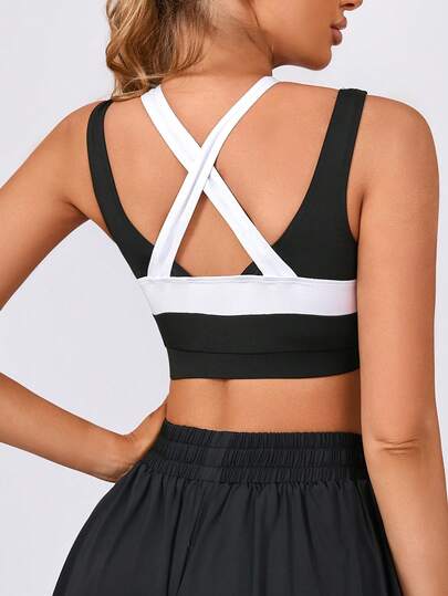 Dammode, avtagbar vadderad sport-bh med korsrygg och hålstickning, svart och vit