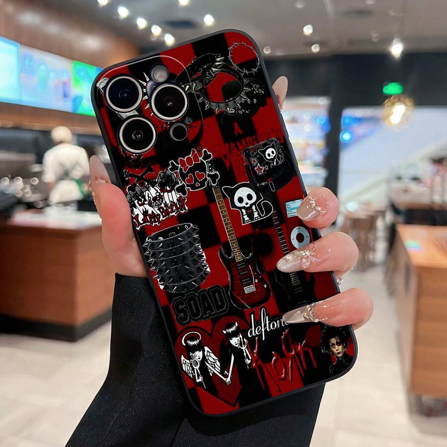 Collage de estilo emo: calaveras, guitarras y música. Esta elegante funda es compatible con los modelos 17, 16, 15, 14 Pro Max, 13, 12, 11, XR y XS Plus. Fabricada en silicona de vidrio, ofrece protección contra golpes y caídas, además de una sensación superior. Es un regalo ideal para familiares, amigos y seres queridos, y una opción perfecta para Año Nuevo. - Negro - Ver 1