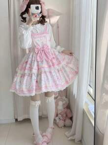 一件洛丽塔风格可爱粉色兔子图案吊带连衣裙，适合节日派对、演出及所有节日（包括情人节）、日常穿着、万圣节、派对等场合。