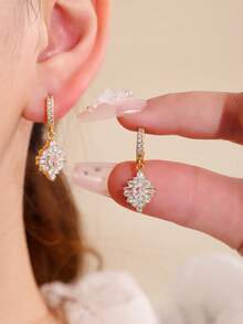 1 Đôi bông tai hình hoa thời trang và thanh lịch, mạ vàng 18K đính đá Cubic Zirconia, tinh tế và sáng bóng, phù hợp cho phụ nữ đeo hàng ngày, dự đám cưới, tiệc tùng, làm quà tặng kỷ niệm, cũng rất tuyệt vời làm quà Giáng sinh mùa đông. - bông tai - Xem 16