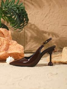 Giày cao gót mũi nhọn, gót lệch, chất liệu da bóng màu nâu dành cho nữ, kiểu dáng thanh lịch, trang trọng, có khóa cài, thích hợp cho các bữa tiệc hoặc đi làm. - Cà phê nâu - Xem 5