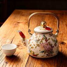 This Elegant Enamel Floral Pattern Kettle With A Gold Handle Is A Perfect Outdoor Kettle For Brewing Tea By The Fireplace. Made Of Metal Enamel, This Teapot Is Ideal For Brewing Tea, Coffee, Milk, And Water – Making It Perfect For Outdoor Activities,Tea Party,Camping, Picnics, And As A Gift For The Home. - 紅白色 - 查看 2