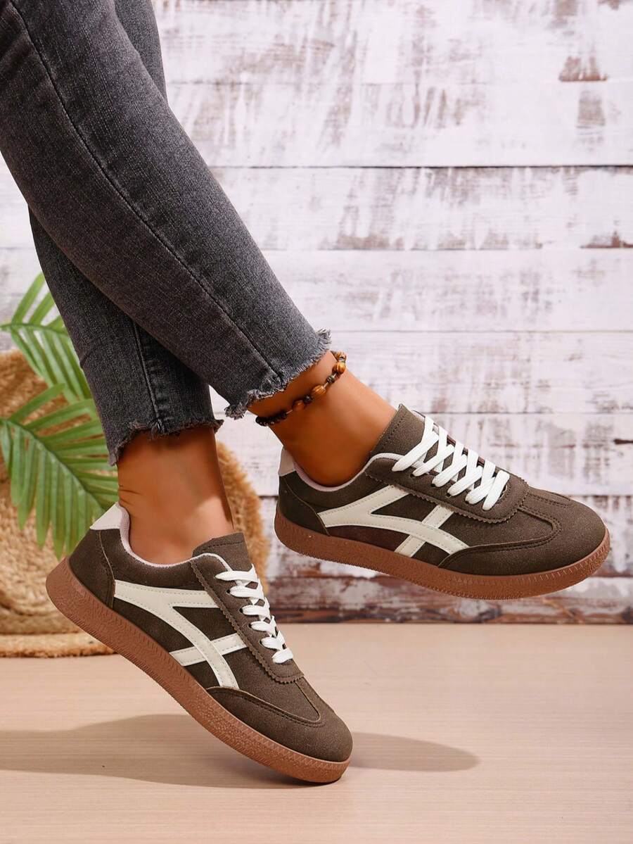 Women's Round Toe Flat Lace-Up Printed Casual Sneakers
