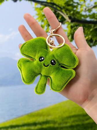 1个26英寸秋冬季三叶草卡通设计毛绒简约男女通用钥匙扣配饰，适用于包包、手机、吊坠等