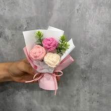 1件装 - 精致迷你针织花束，配心形薄纸 - 情人节、母亲节和周年纪念日的理想之选 | 色彩缤纷的家居装饰，花束配件