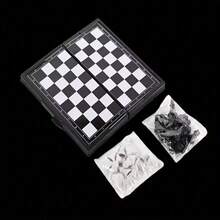 1套迷你便携折叠国际象棋套装，策略棋盘游戏，塑料材质，适合休闲、娱乐、家庭聚会、小型派对、旅行、居家游戏、节日礼物、互动游戏、国际象棋、便携式国际象棋，是新年、情人节、复活节、感恩节礼物、游戏之夜的完美之选！ - 黑白 - 查看 4