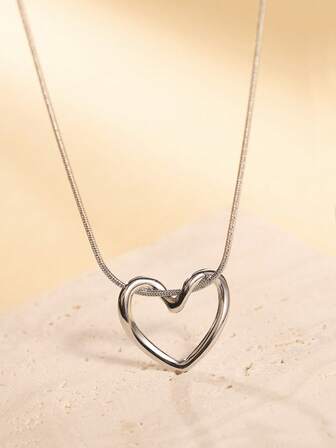 1pc Hollow Out Heart Design Women's Necklace, Unique & Chic Heart-Shaped Stainless Steel Pendant For Daily Wear, Gifts For Women