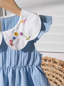Đầm mùa hè mới cho bé gái, cổ Peter Pan, thêu hoa, tay ngắn, xếp ly, dáng chữ A, có túi. - Màu xanh lam - Xem 5