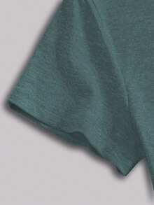 女士短袖圆领常规款T恤，饰有独特的沙漠骷髅图案印花，面料柔软舒适。 - 墨綠色 - 查看 3