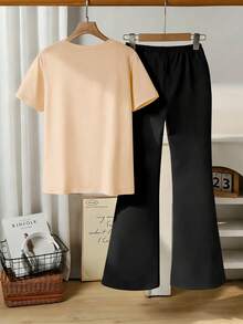 Bộ 2 món phù hợp cho bé gái tuổi teen: 1 áo thun cổ tròn in nơ và 1 quần ống loe dáng casual. Rất thích hợp cho mùa xuân và mùa hè, có thể mặc đi mua sắm, dự tiệc, chơi thể thao, du lịch và đến trường. Một món quà tuyệt vời dành cho bé gái tuổi teen. - Nhiều màu - Xem 3