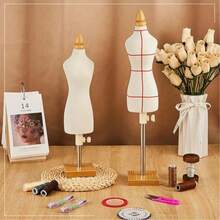 1个迷你缝纫服装模特，带方形底座，方便缝纫，1/4比例迷你女式缝纫服装模特，迷你缝纫模型套装，带红色补丁
