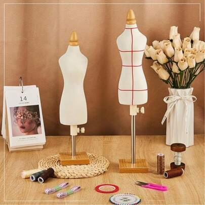 1pc Mini Sewing Clothing Mannequin With Square Base, Convenient For Sewing, 1/4 Scale Mini Female Sewing Clothing Dress Form, Mini Sewing Model Set With Red Patch