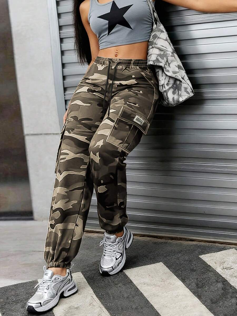 Women's Camouflage Cargo Casual Pants, Featuring Large Patch Pockets, An Elastic Drawstring Waistband, And A Tapered Cuff, Suitable For Daily Outdoor Leisure Activities. - 卡其迷彩 - 查看 1