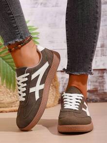 Women's Round Toe Flat Lace-Up Printed Casual Sneakers