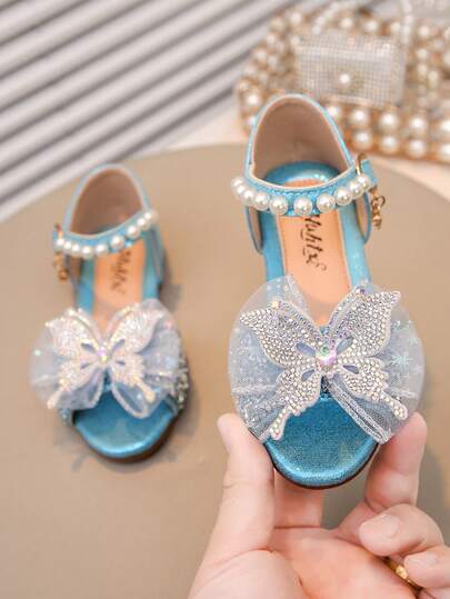 1 Pair Girls' Princess Style Sandals, Shiny PU Patchwork With Rhinestones, Pearls, Bow Decor, Children Open Toe Flat Shoes, Suitable For Daily Wear And Parties, Summer