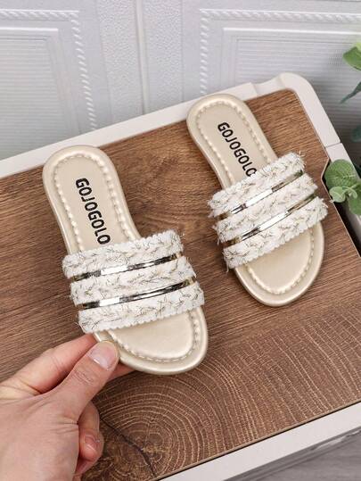 A Pair Of Girls' Fringed Woven Strap Glossy PU Leather Anti-Slip Open-Toe Slippers With A Flat And Exquisite Style Are Suitable For Kindergarten Art Performances, Light Luxury Dates, And Summer Home Outdoor Wear