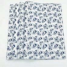 20 hojas de papel de seda con mariposas azules de 13.78x19.68 pulgadas - Perfecto para envolver regalos, bodas, cumpleaños, baby showers y manualidades DIY - Azul Marino - Ver 3