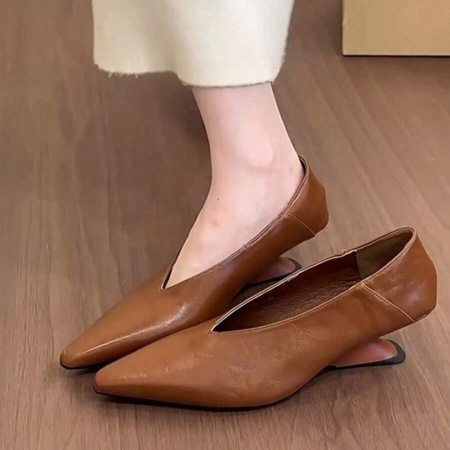 棕色不对称鞋跟女式浅口鞋，粗跟高跟鞋，简约通勤皮鞋，尖头套脚鞋，法式厚底乐福鞋，春秋新品 - 棕色 - 查看 1