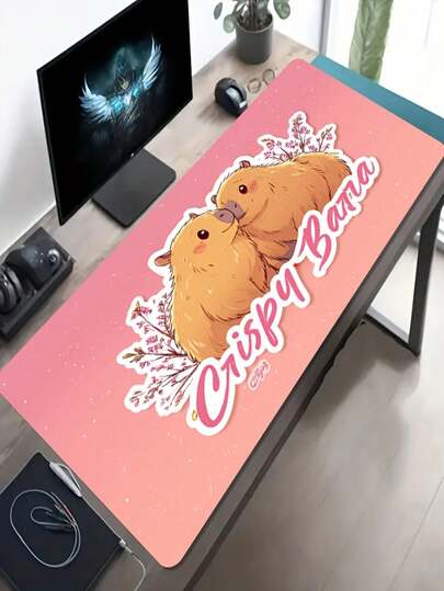 1个超大尺寸电竞游戏鼠标垫，饰有可爱的粉色花卉图案水豚，防滑可水洗橡胶底座，适用于办公室、电脑桌面，是送给游戏玩家的理想礼物。