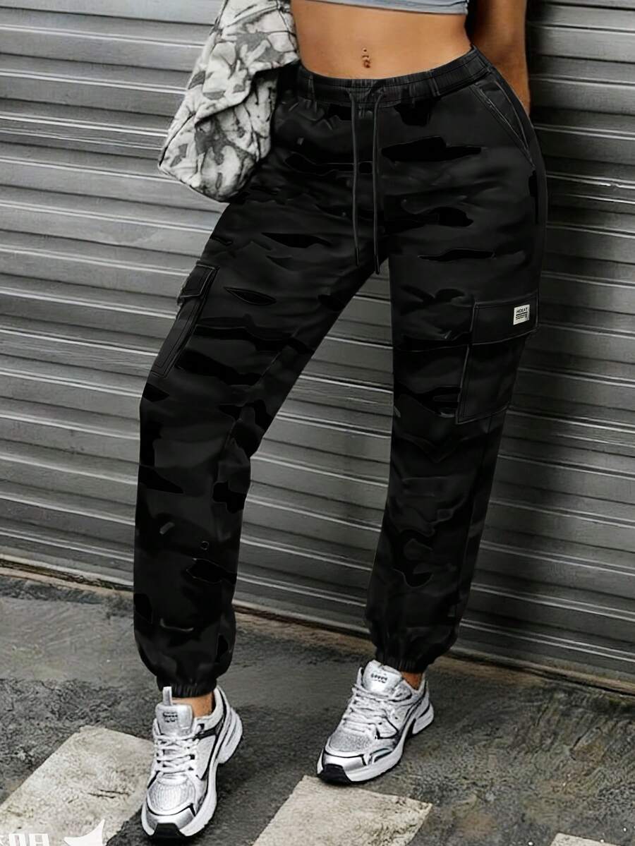 Women's Camouflage Cargo Casual Pants, Featuring Large Patch Pockets, An Elastic Drawstring Waistband, And A Tapered Cuff, Suitable For Daily Outdoor Leisure Activities. - 黑色迷彩 - 查看 1