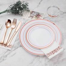 700PCS Gold Disposable Dinnerware Set Guests, Plastic Plates Party, Wedding, Include: 200 Plastic Plates, Gold Silverware, Cups, Napkins - 50 Khách + Vàng Hồng - Xem 4