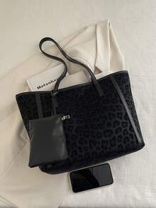 Bộ 2 túi tote da giả họa tiết da báo dung tích lớn, có quai xách đôi, lý tưởng cho việc đi làm, đi học hoặc đi làm. Chiếc túi tote rộng rãi, nhẹ nhàng này kết hợp phong cách thường ngày cổ điển và phong cách công sở. Rất phù hợp cho phụ nữ trẻ, sinh viên đại học và những người đi làm, dễ dàng thích ứng với môi trường làm việc, mùa tựu trường, cuộc sống học sinh/sinh viên và du lịch nghỉ lễ. Một chiếc túi tote thời trang có khóa kéo. - màu đen - Xem 4