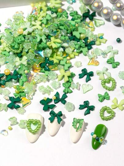 50件装、100件装圣帕特里克节混合美甲配件，嘉年华美甲装饰，绿色和黄色混合美甲配件，蝴蝶结、爱心、珍珠、丝带等，可用于个人DIY美甲装饰、DIY装饰、礼品装饰和美甲沙龙用品。